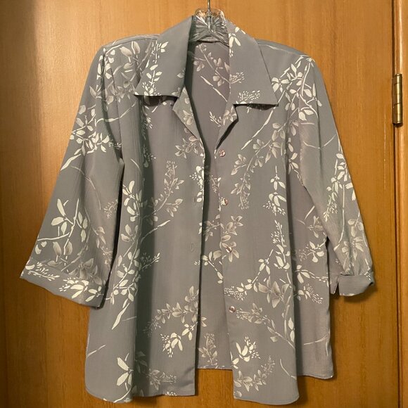 Light Blue 2 piece blazer and skirt with leaf vine design, crinkled material - Picture 3 of 10